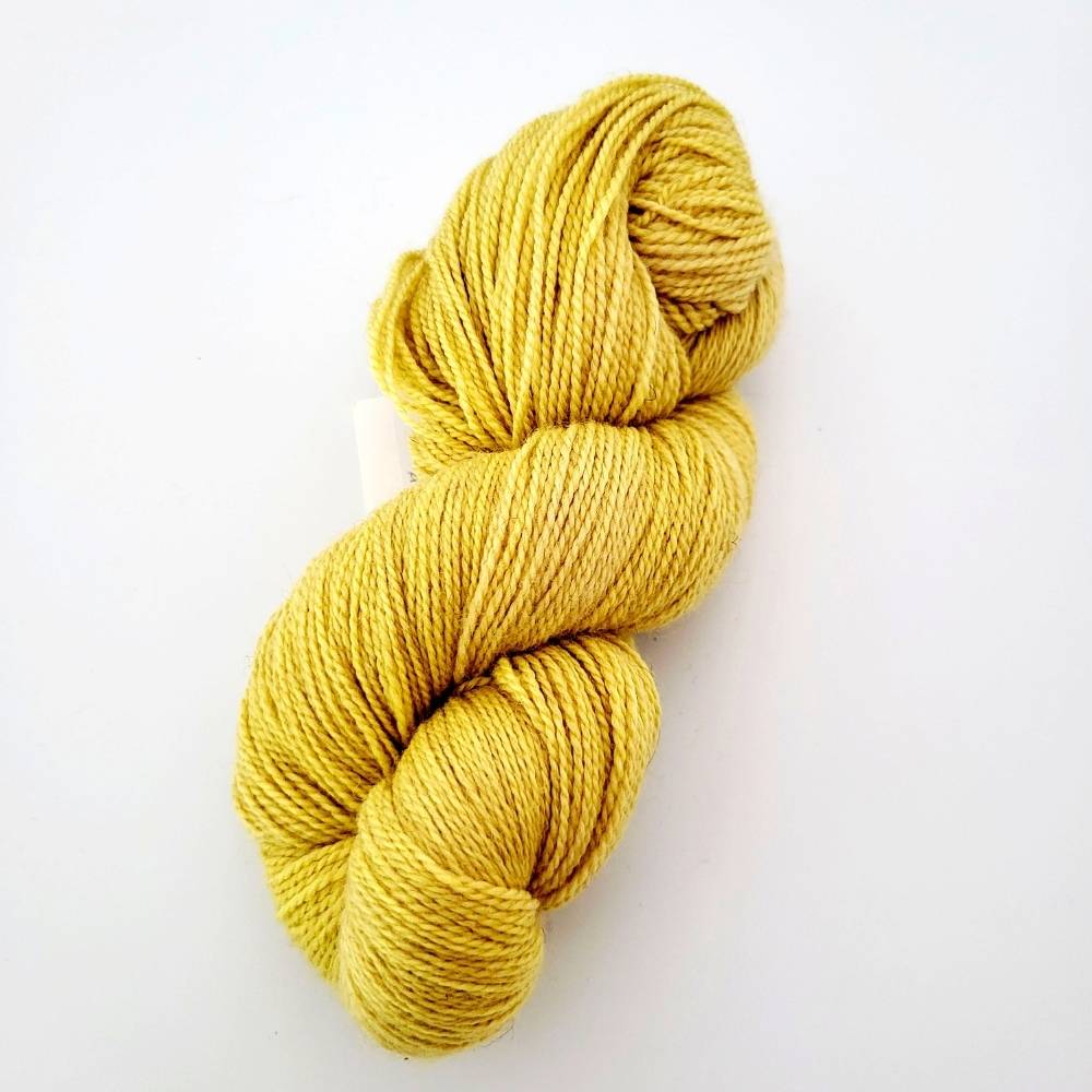 Leo - Pflanzengefärbte Merino mit Baby Kamel