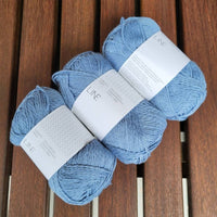 Line in hellblau