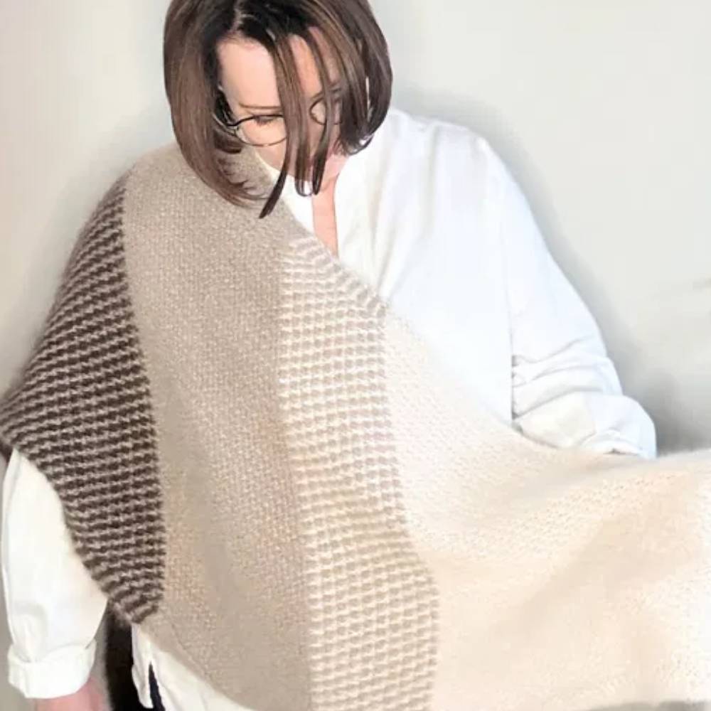 Zwei Knäuel Poema Cashmere für die große Version von Lyn