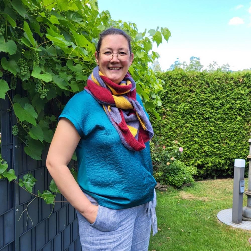 Fertig gestrickter Sampler Shawl aus Cardiff Cashmere Classic und Prime